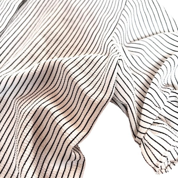 Black & White Pin Stripes Ruffle Sleeve Cropped Top - Picture 2 of 4
